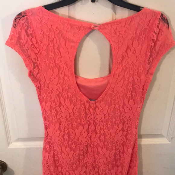 Coral lacy flower dress - Picture 2 of 2